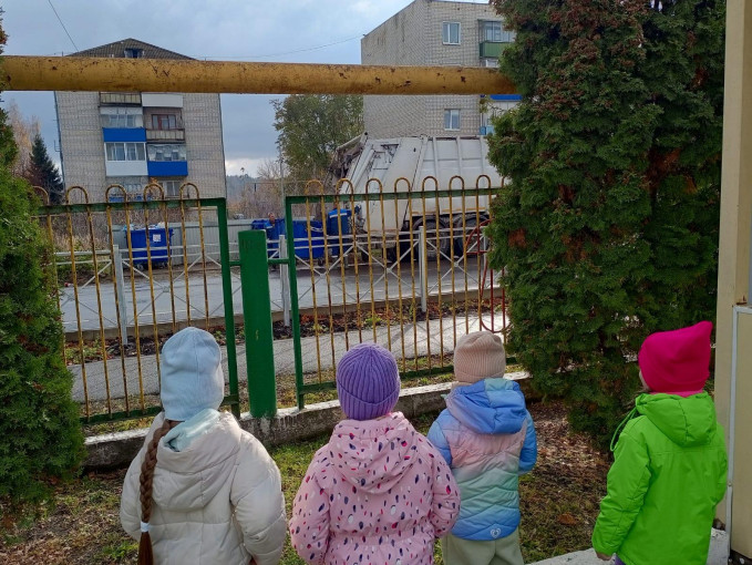 Наблюдение за мусоровозом Наблюдение за мусоровозом.